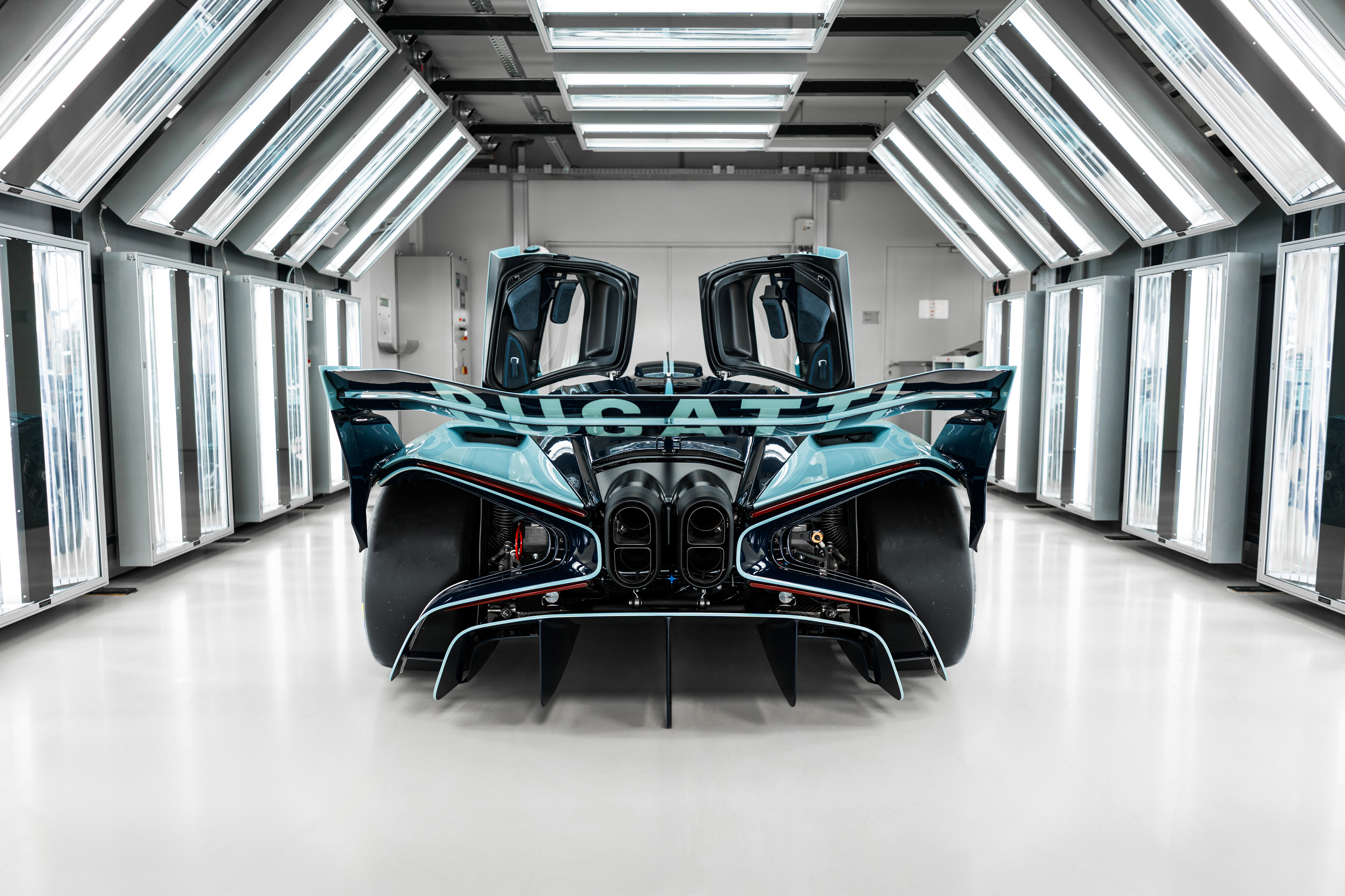 Finished in a bespoke specification featuring ‘Black Blue’ and ‘Special Blue Lyonnais’ exterior details with ‘Lake Blue’ Alcantara throughout the interior, the last Bolide reflects the relationship between collector and brand.